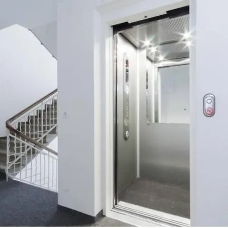 Urban Oasis With Queen Bed And View Be-23 Curych