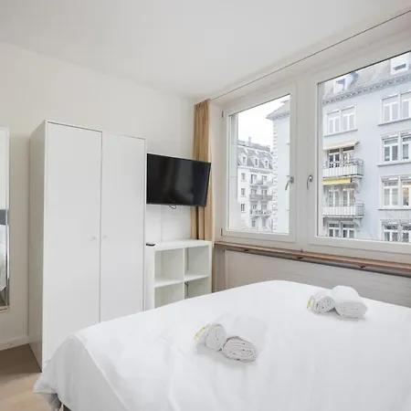 דירה Urban Oasis With Queen Bed And View Be-23