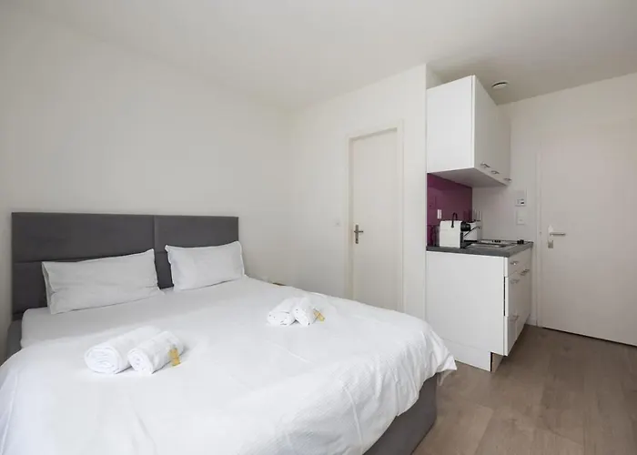 Urban Oasis With Queen Bed And View Be-23 ציריך