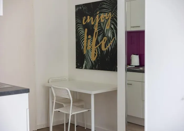 Lägenhet Urban Oasis With Queen Bed And View Be-23 *